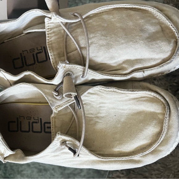 4 pairs of Wendy hey dude summer shoes - Picture 14 of 14